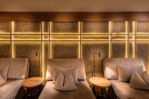 Couples treatment rooms, sauna, hot tub, steam room, body treatments