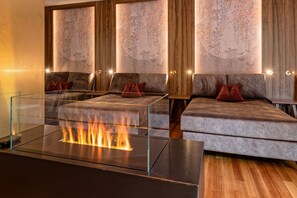 Couples treatment room(s), sauna, hot tub, steam room, body treatments