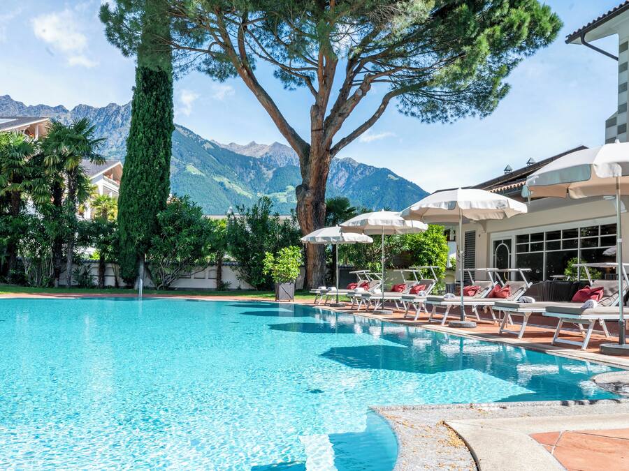 Indoor pool, outdoor pool, sun loungers