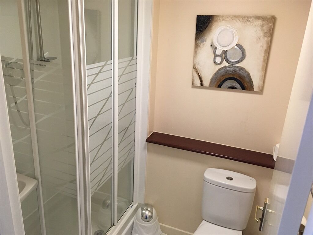 standard twin room, ensuite | bathroom