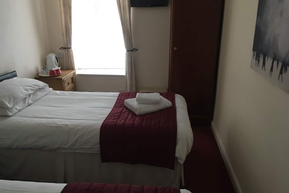 standard twin room, ensuite