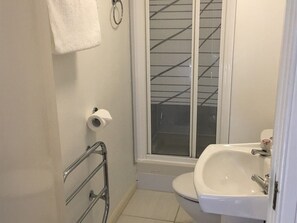 Standard Single Room, Ensuite | Bathroom