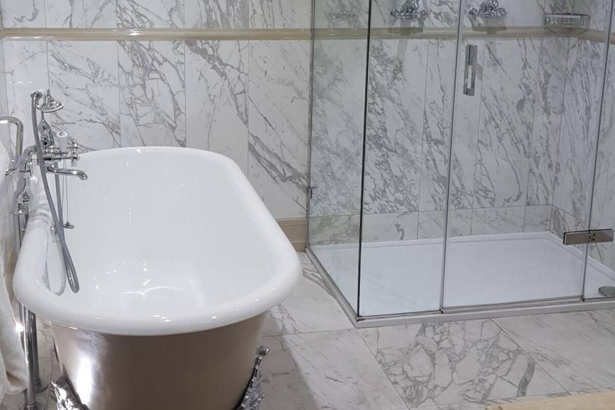 junior suite | bathroom | combined shower/bathtub, hair dryer, bathrobes, bidet