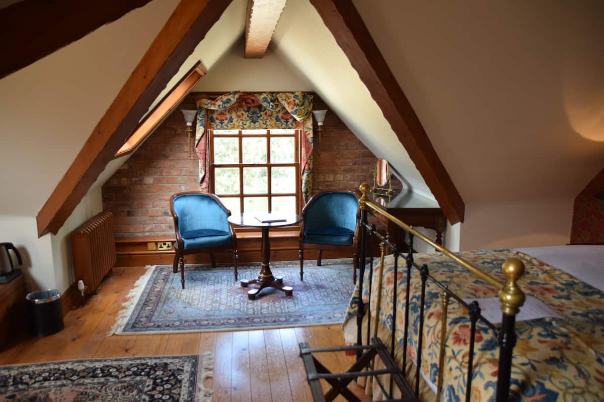 executive twin room | in-room safe, iron/ironing board, cots/infant beds, rollaway beds