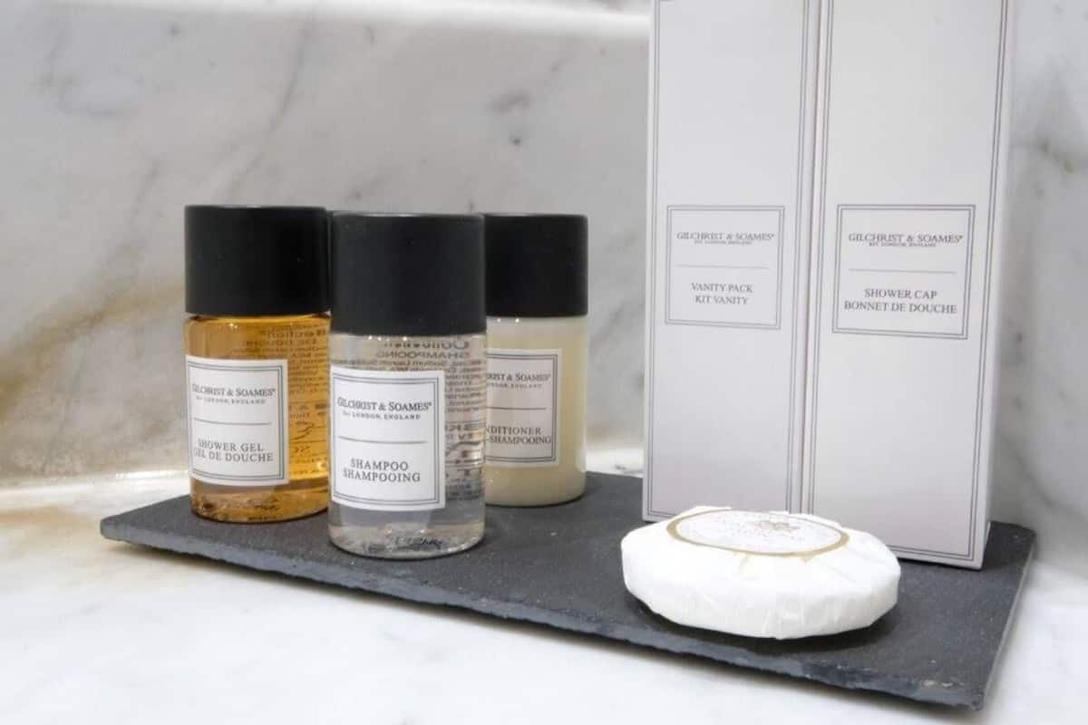 executive room | bathroom | combined shower/bathtub, hair dryer, bathrobes, bidet