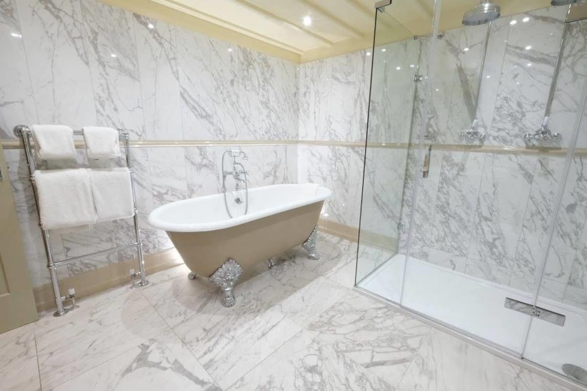 junior suite | bathroom | combined shower/bathtub, hair dryer, bathrobes, bidet