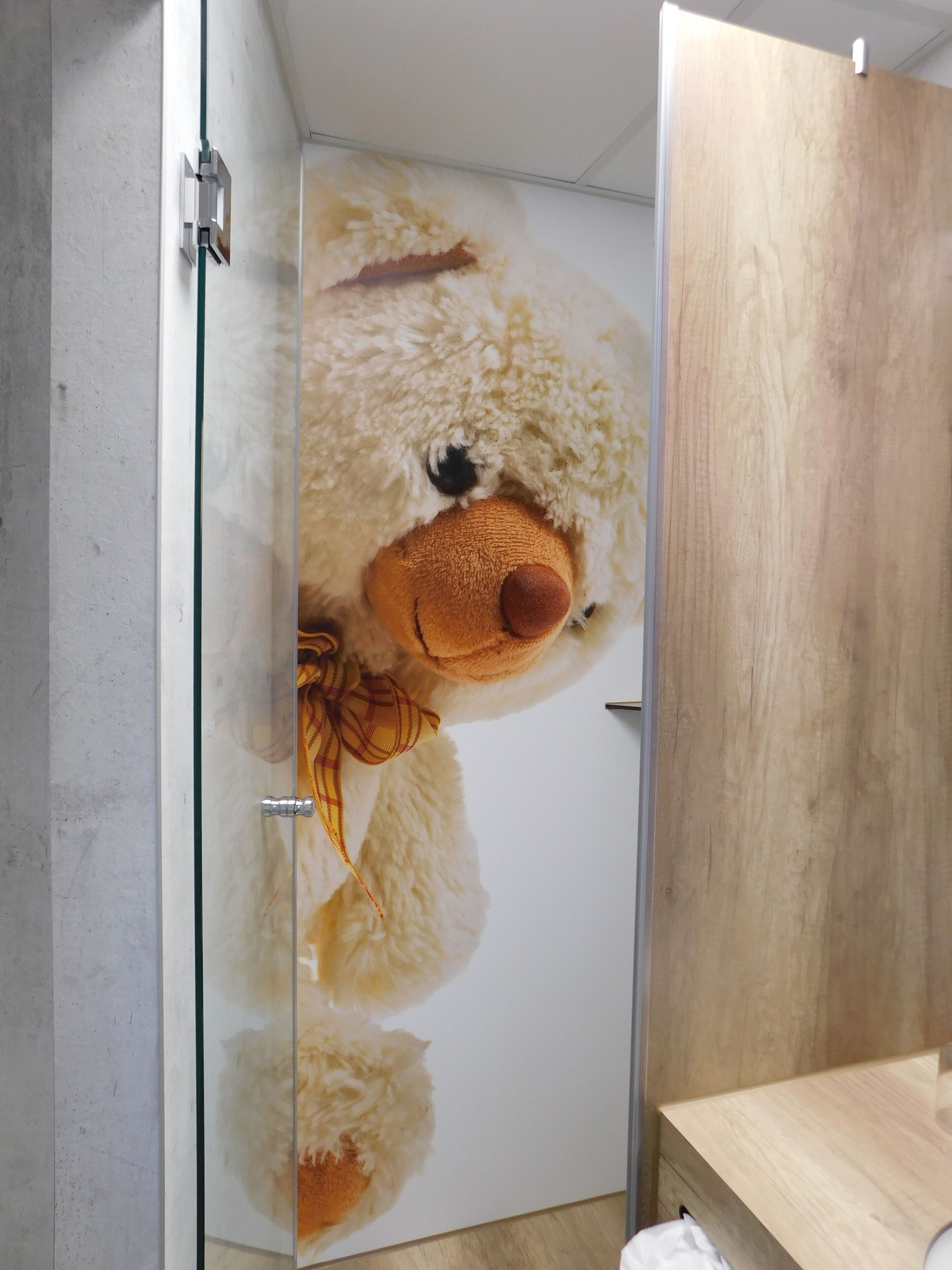 Dusche, kostenlose Toilettenartikel, Haartrockner, Handtücher