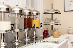 Desayuno buffet (GBP 12.00 por persona)