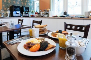 Daily buffet breakfast for a fee - Scotlands Spa Hotel (Pitlochry)