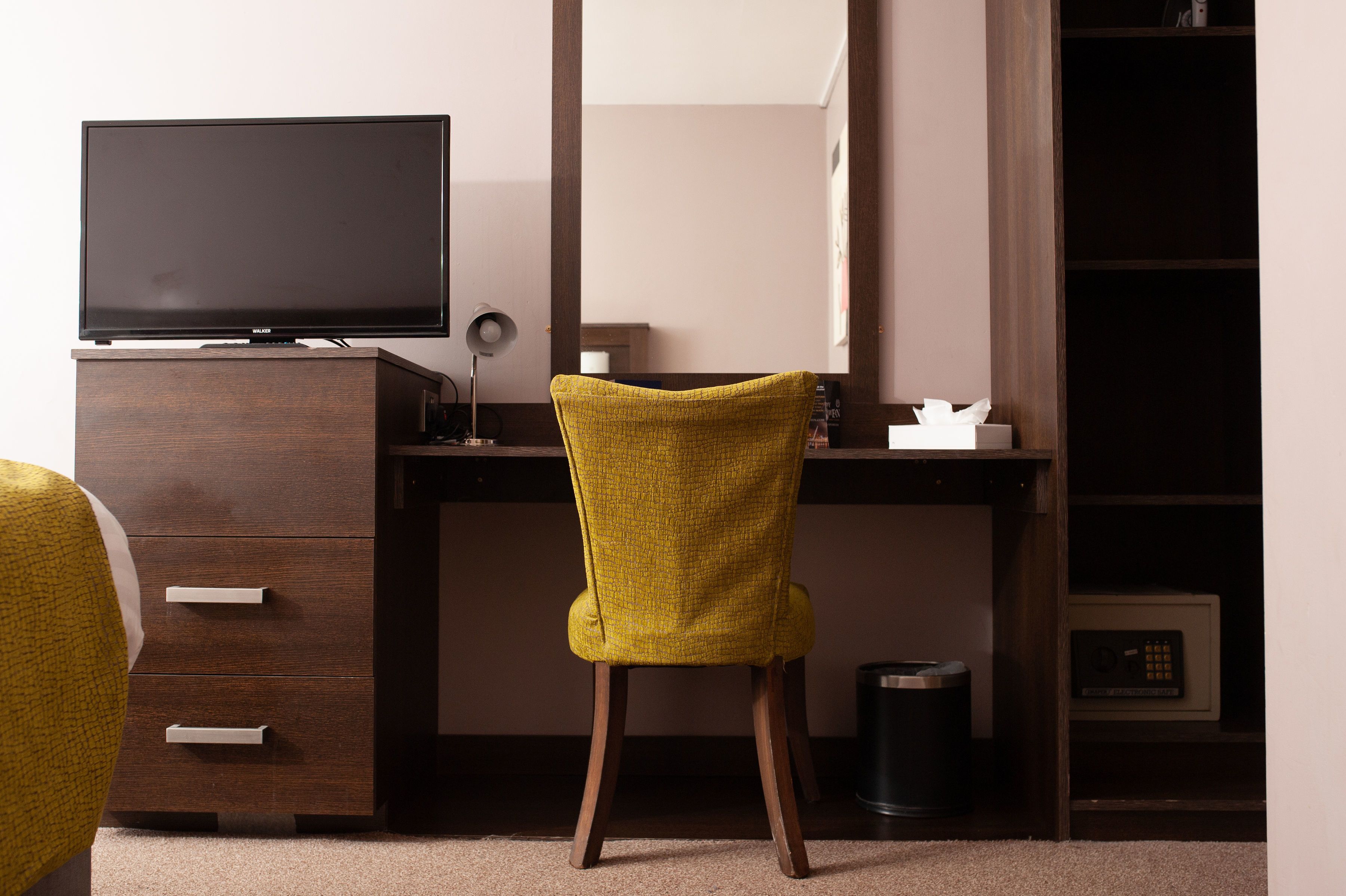 standard double room | in-room business centre