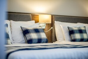 Family Room | Premium bedding, in-room safe, desk, iron/ironing board - Waterfoot Hotel (Londonderry)