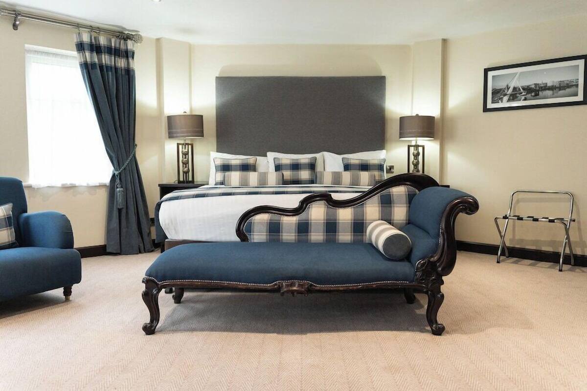 Premium bedding, in-room safe, desk, iron/ironing board (on request)