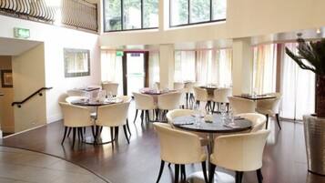 Colazione completa a pagamento, servita tutte le mattine