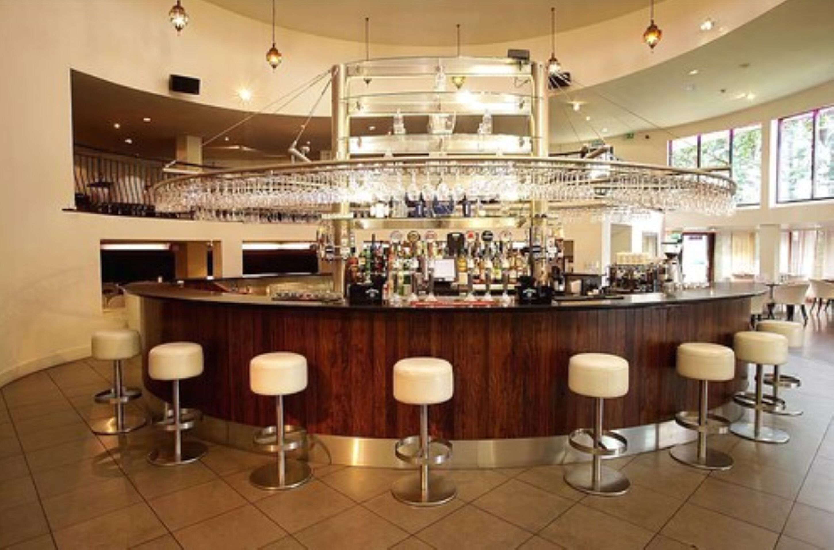 breakfast, lunch, dinner served; irish cuisine