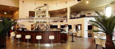 Serves lunch and dinner