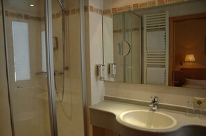 Business Single Room, 1 Bedroom, Non Smoking | Bathroom
