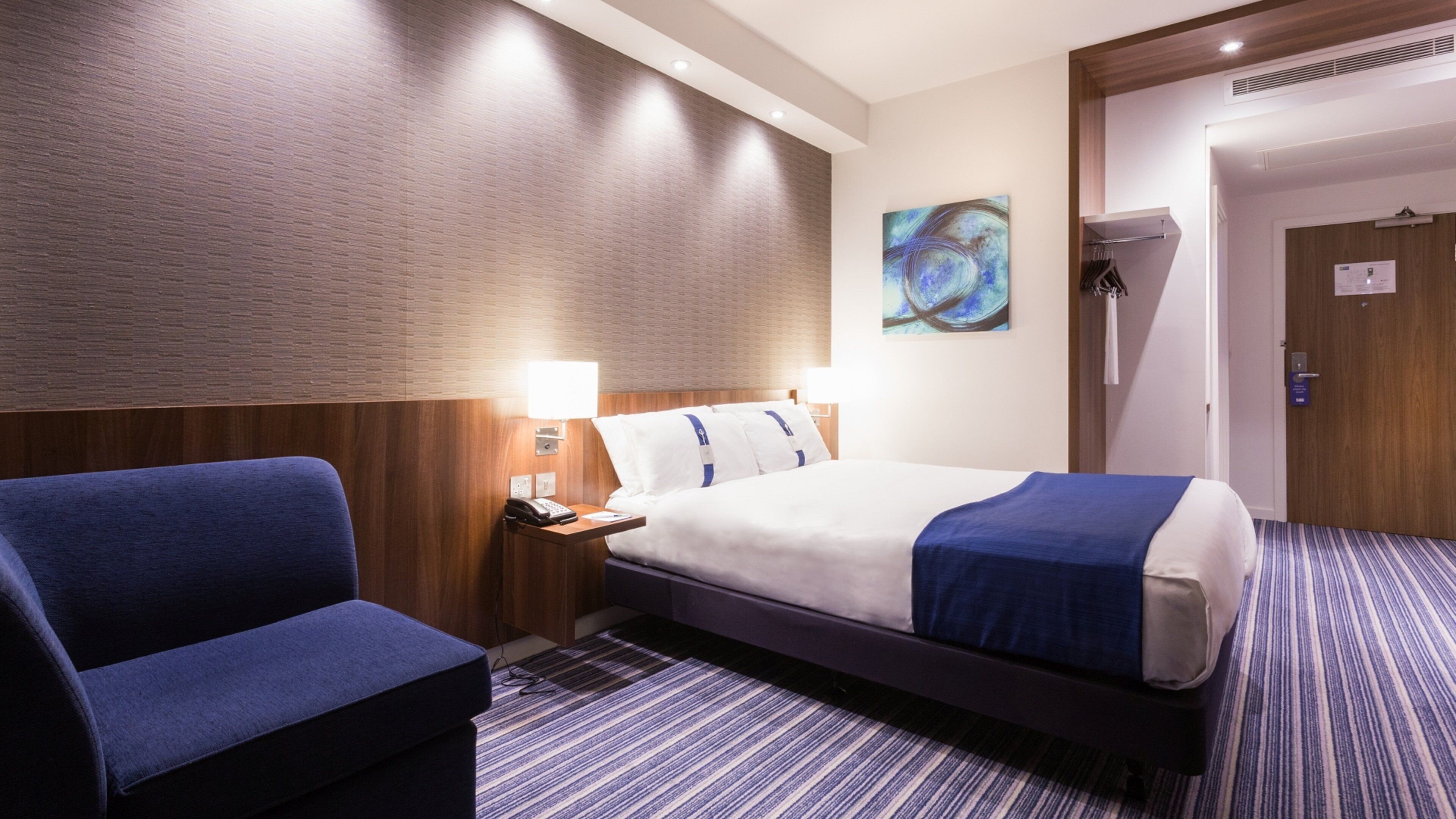 Standard Room, 1 Double Bed | Desk, travel crib, free WiFi, bed sheets