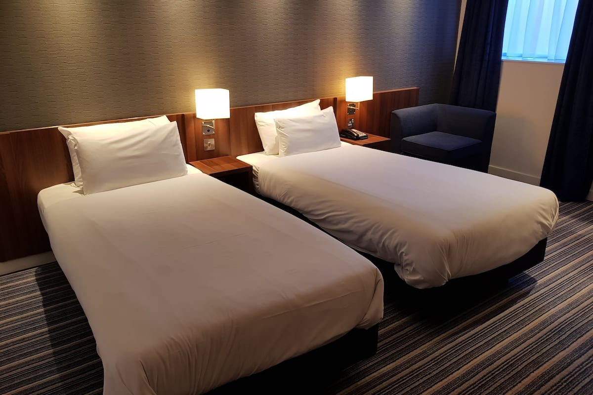 1 bedroom, desk, travel cot, free wifi