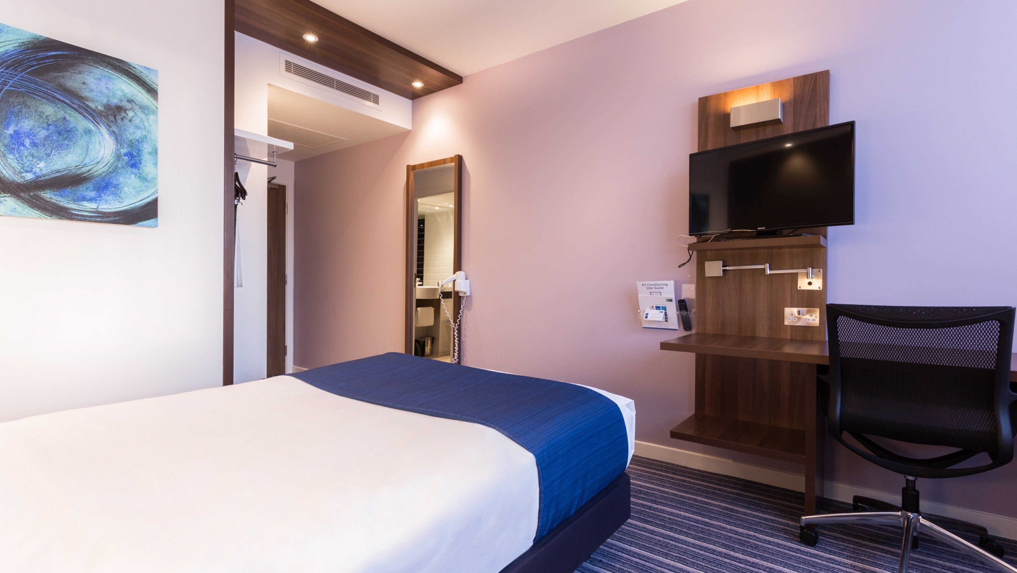 Standard Room, 1 Double Bed, Accessible | Desk, travel crib, free WiFi, bed sheets