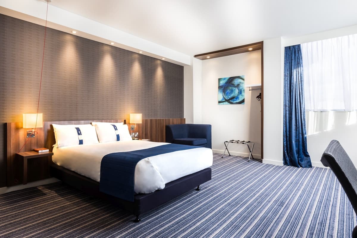 standard room, 1 double bed, accessible | 1 bedroom, desk, travel cot, free wifi