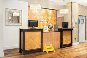 Mostrador para check-in y check-out