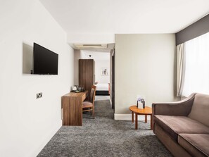 Suite Junior, 1 lit double et 1 canapé-lit | Literie hypoallergénique, surmatelas, bureau