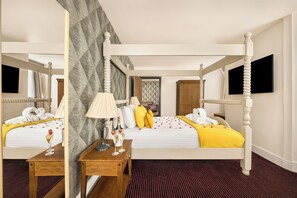 Suite Junior, 1 lit double et 1 canapé-lit | Literie hypoallergénique, surmatelas, bureau