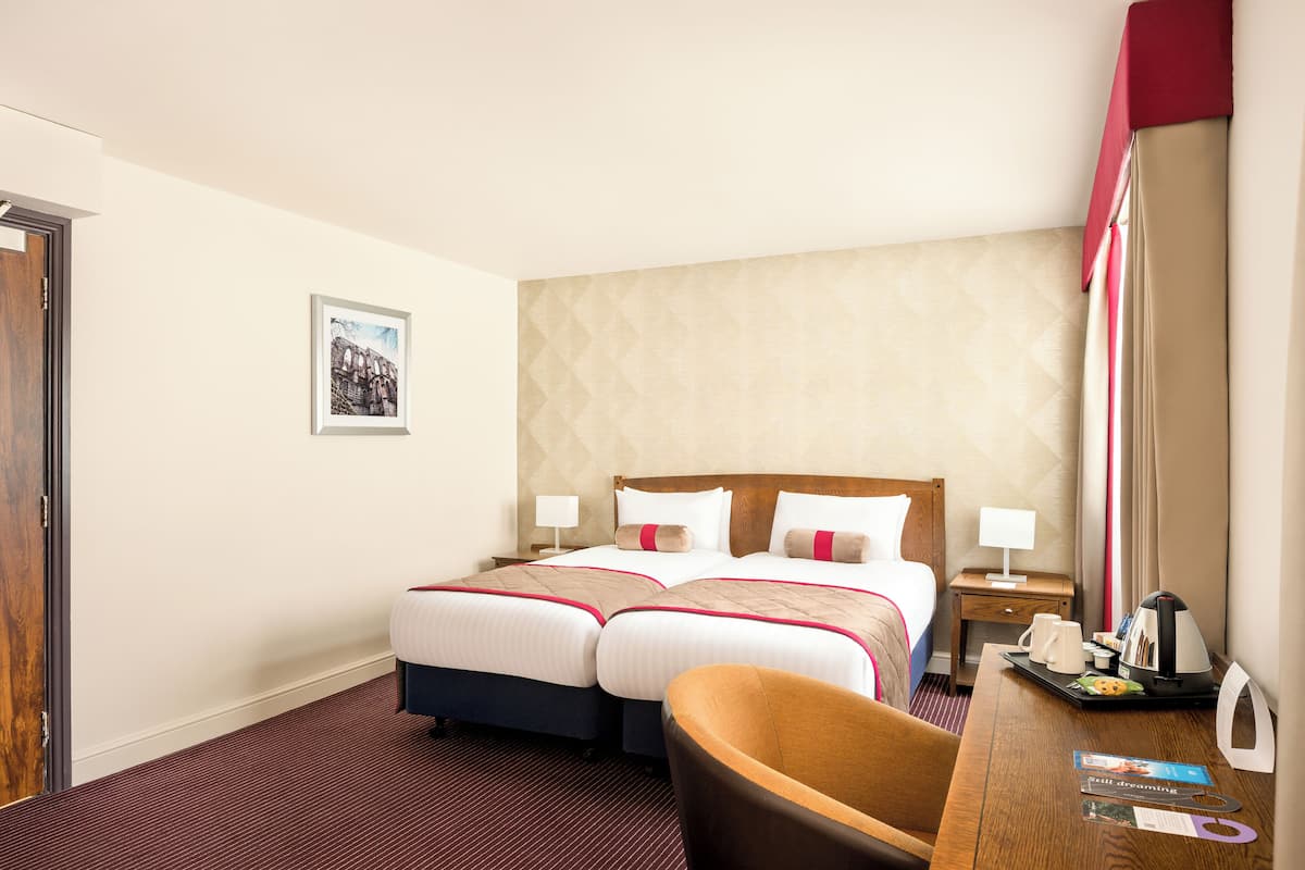 Standard Room, 2 Twin Beds | Hypo-allergenic bedding, pillowtop beds, desk, laptop workspace