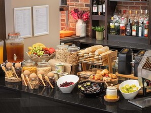 Breakfast and dinner served - Mercure Doncaster Centre Danum Hotel (Doncaster)