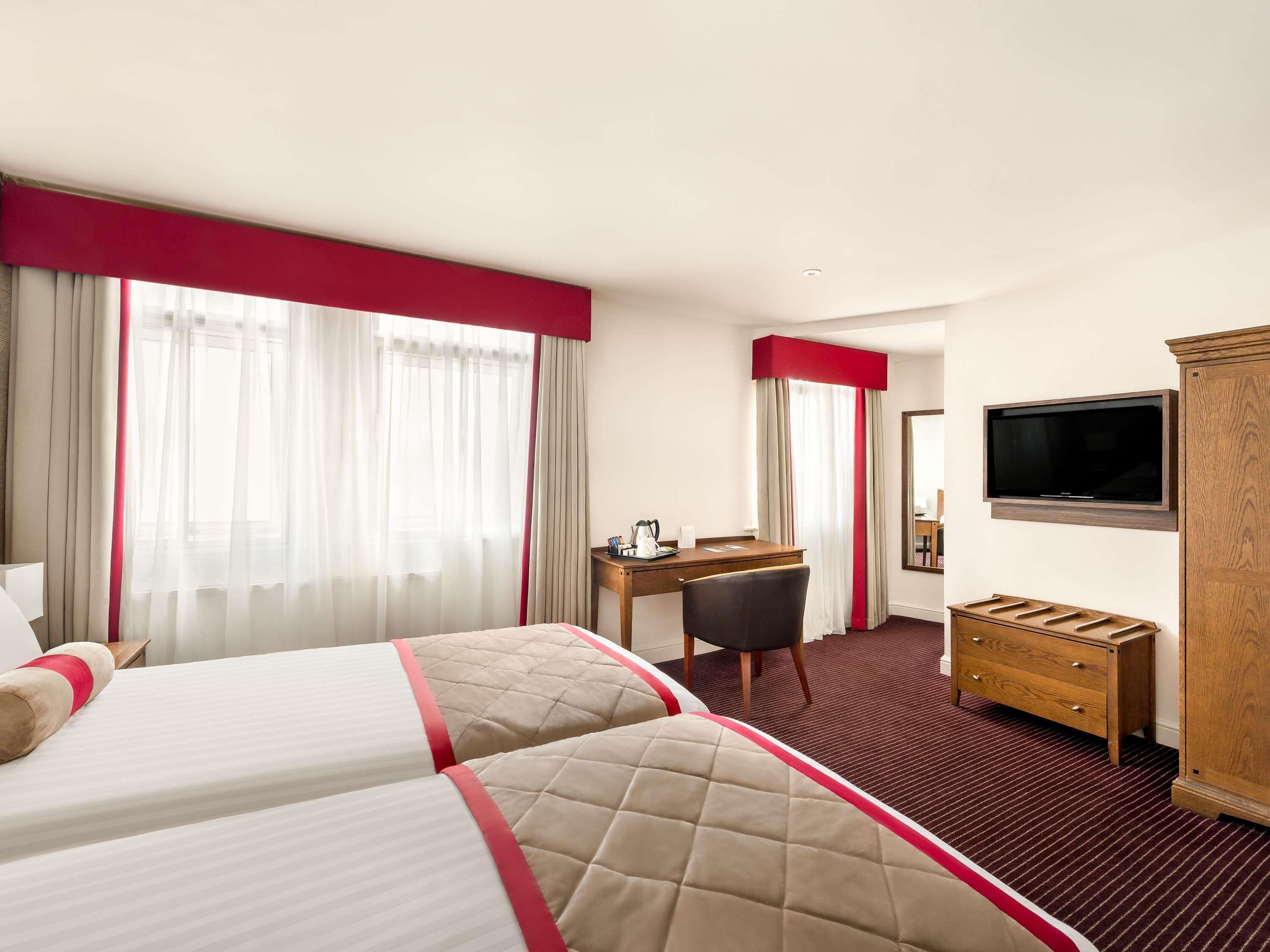 Standard Room, 2 Single Beds | Hypo-allergenic bedding, pillow-top beds, desk, laptop workspace