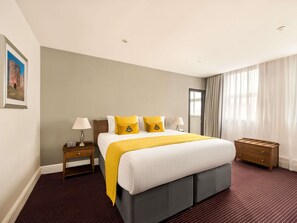 Ropa de cama hipoalergénica, colchones con pillow-top y escritorio 