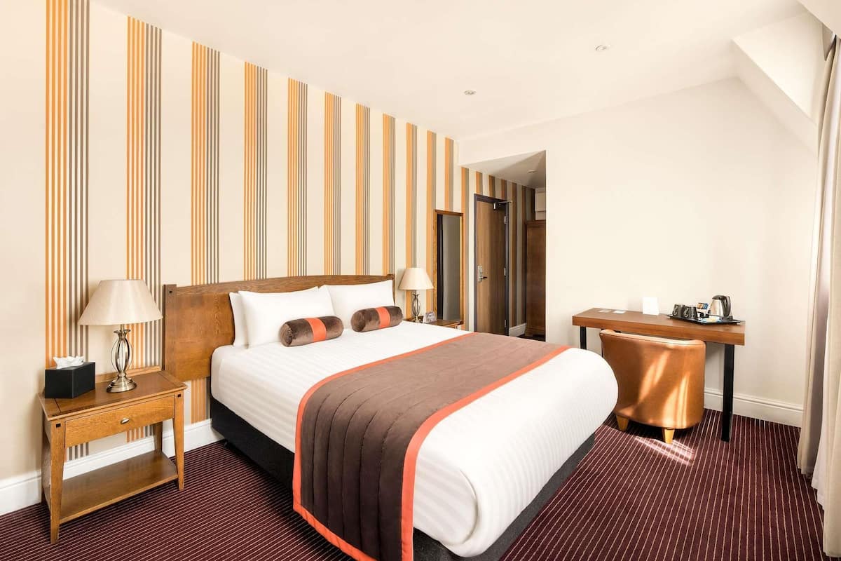 Standard Room, 1 King Bed