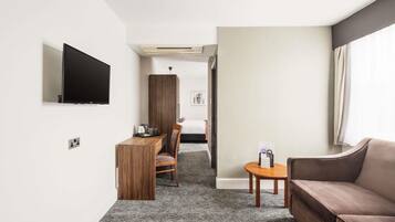 Junior Suite, 1 Double Bed with Sofa bed | Hypo-allergenic bedding, pillowtop beds, desk, laptop workspace