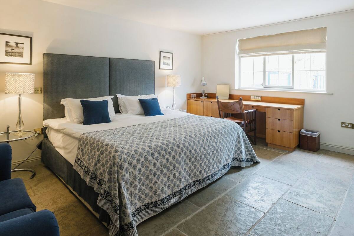 deluxe double room | 1 bedroom, premium bedding, down duvets, in-room safe