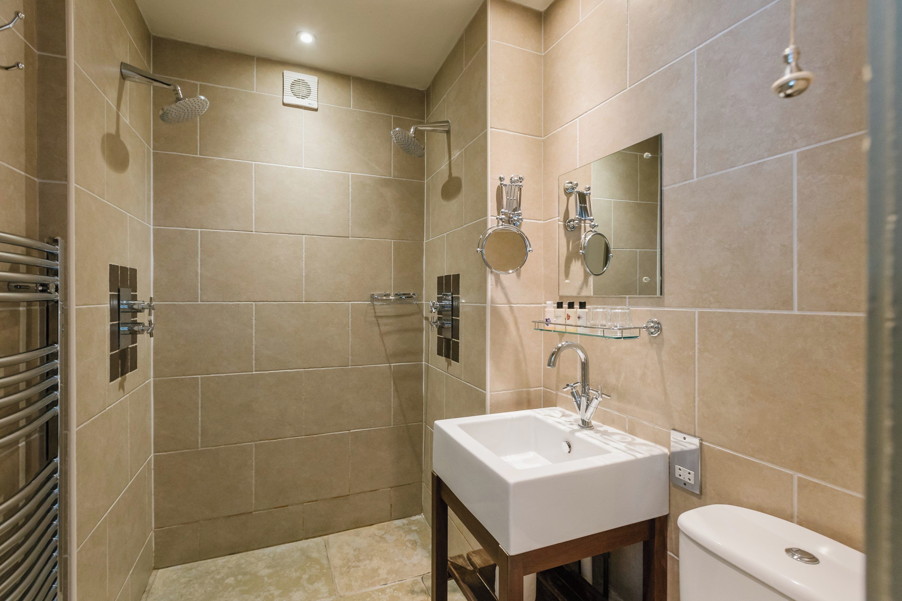 grand room | bathroom | free toiletries, hair dryer, bathrobes, towels