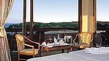Minibar, in-room safe, soundproofing, free WiFi