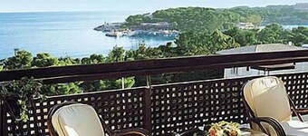 Plaza Vouliagmeni Strand Hotel