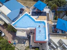 Outdoor pool, pool umbrellas, sun loungers