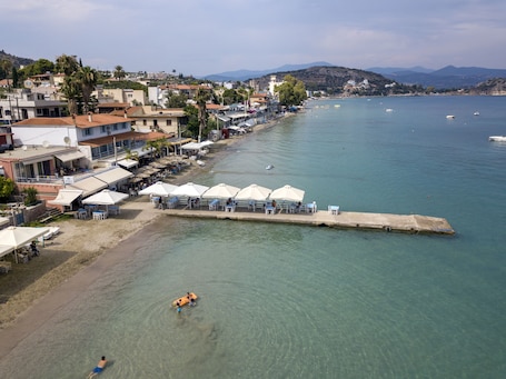 Playa en los alrededores . Heliotopos Apartments