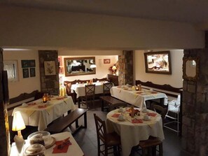 Dagelijks ontbijtbuffet (EUR 7 per persoon)