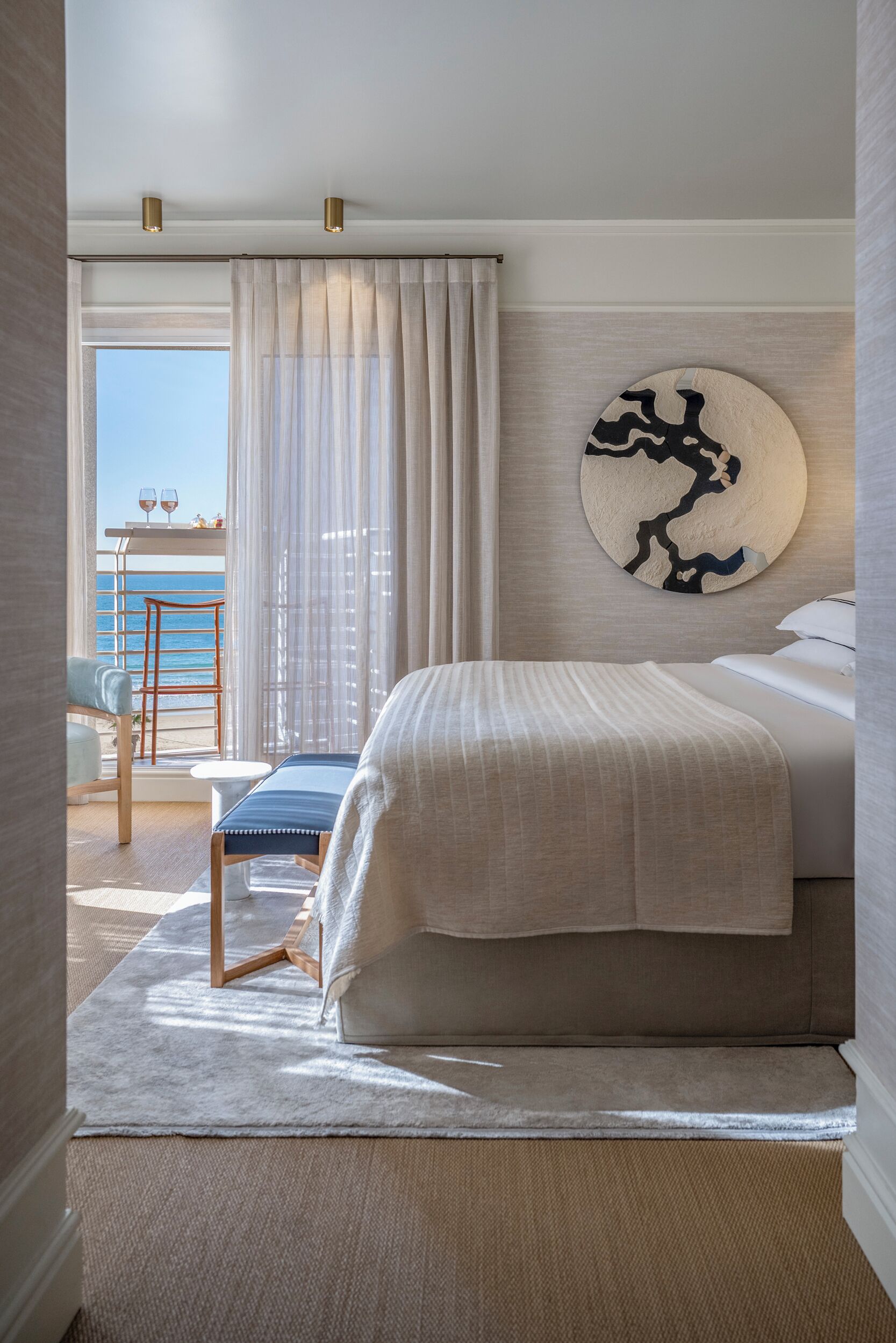 Ropa de cama de alta calidad, minibar, caja fuerte y escritorio