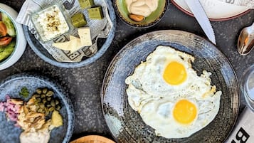 Daily buffet breakfast (ILS 75 per person)