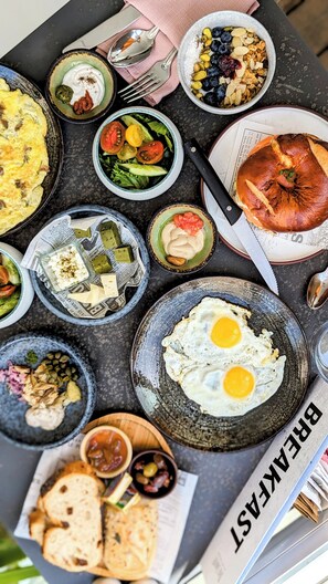 Daily buffet breakfast (ILS 75 per person)