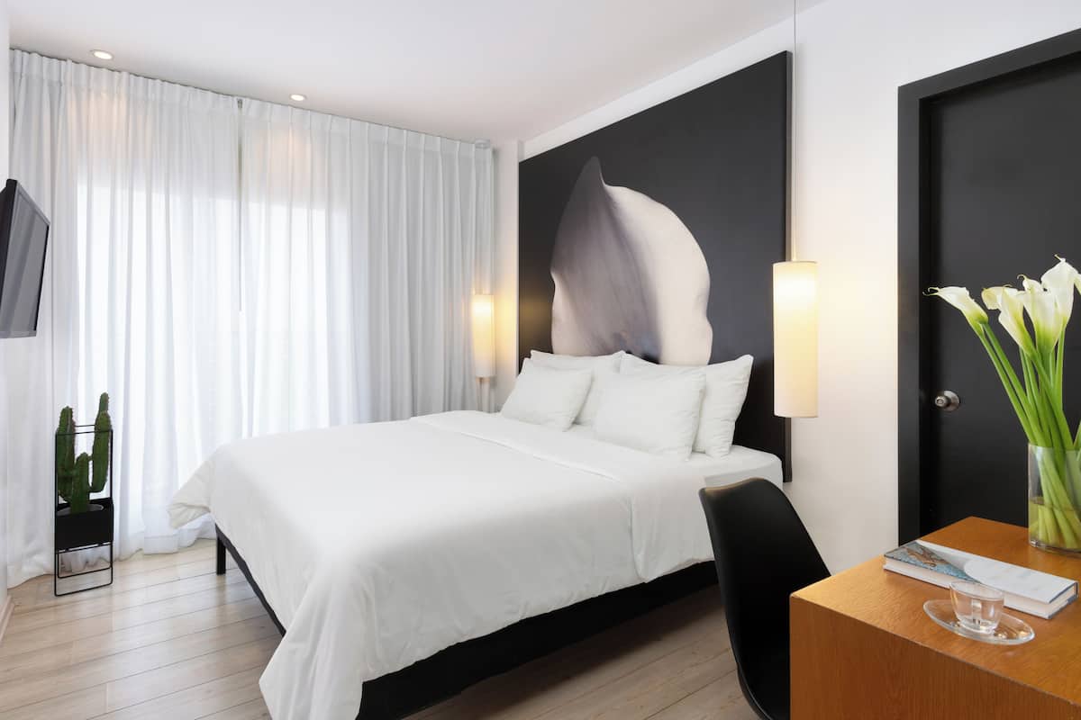 1 bedroom, premium bedding, minibar, in-room safe