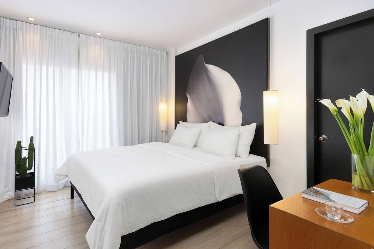 1 bedroom, premium bedding, minibar, in-room safe