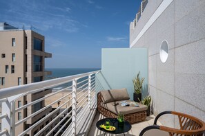 Deluxe Room, 1 Queen Bed, Sea View | Balcony view