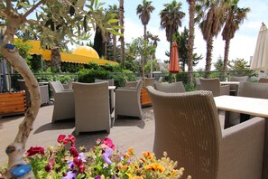 Outdoor dining - Ambassador Hotel (Jerusalem)