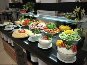 Free daily buffet breakfast 