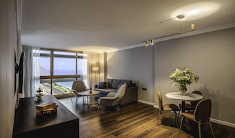 Premier Suite, Balcony, Sea View | Living area | 32-inch Smart TV with digital channels, TV, table tennis