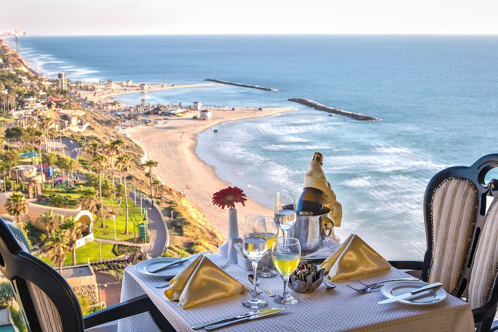 Seasons Hotel - Resort on The Beach